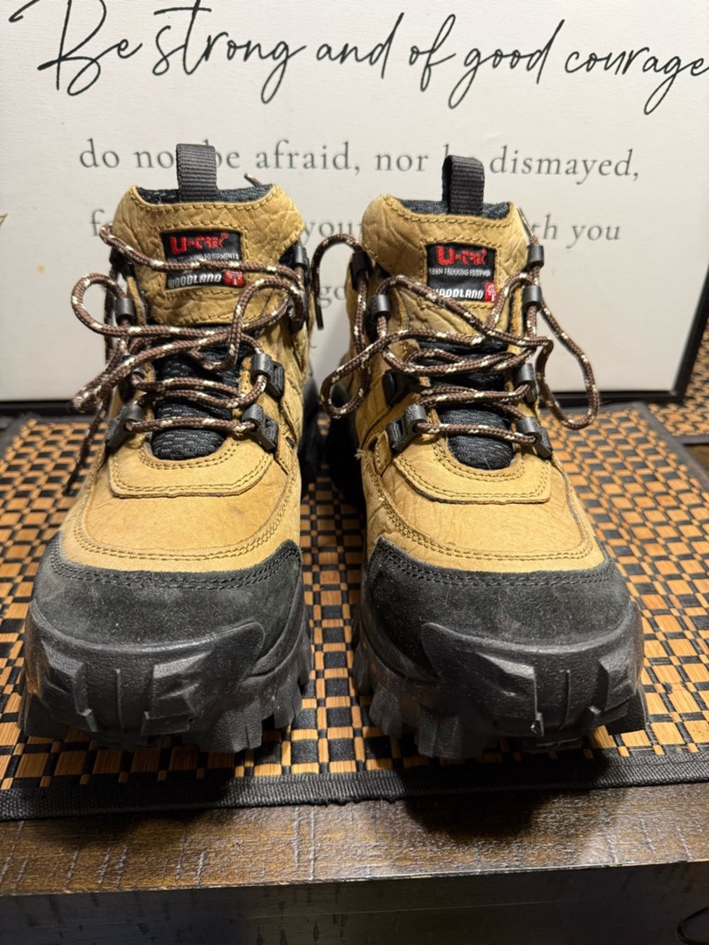 Black and Tan Lace-Up Outdoor Boot Men SZ 43/ US 9-9.5 Box17